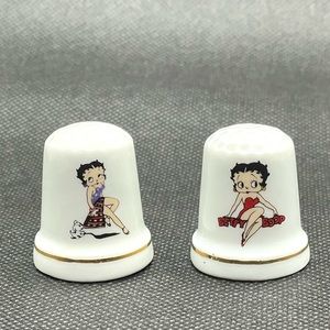 Set of 2 Ceramic Betty Boop Thimbles 1998 King Features Syndicate Inc..